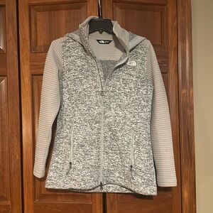 NWOT North Face women’s fleece hoodie.